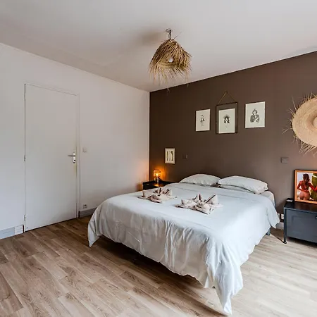 Le De La Leyre Apartment